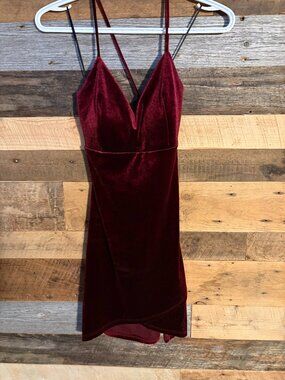 BURGUNDY VELOUR SHORT DRESS